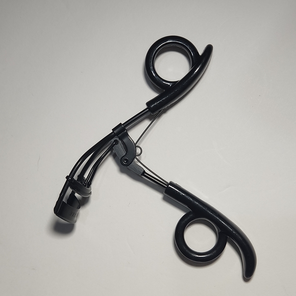 Lash - Picture 2 of 6